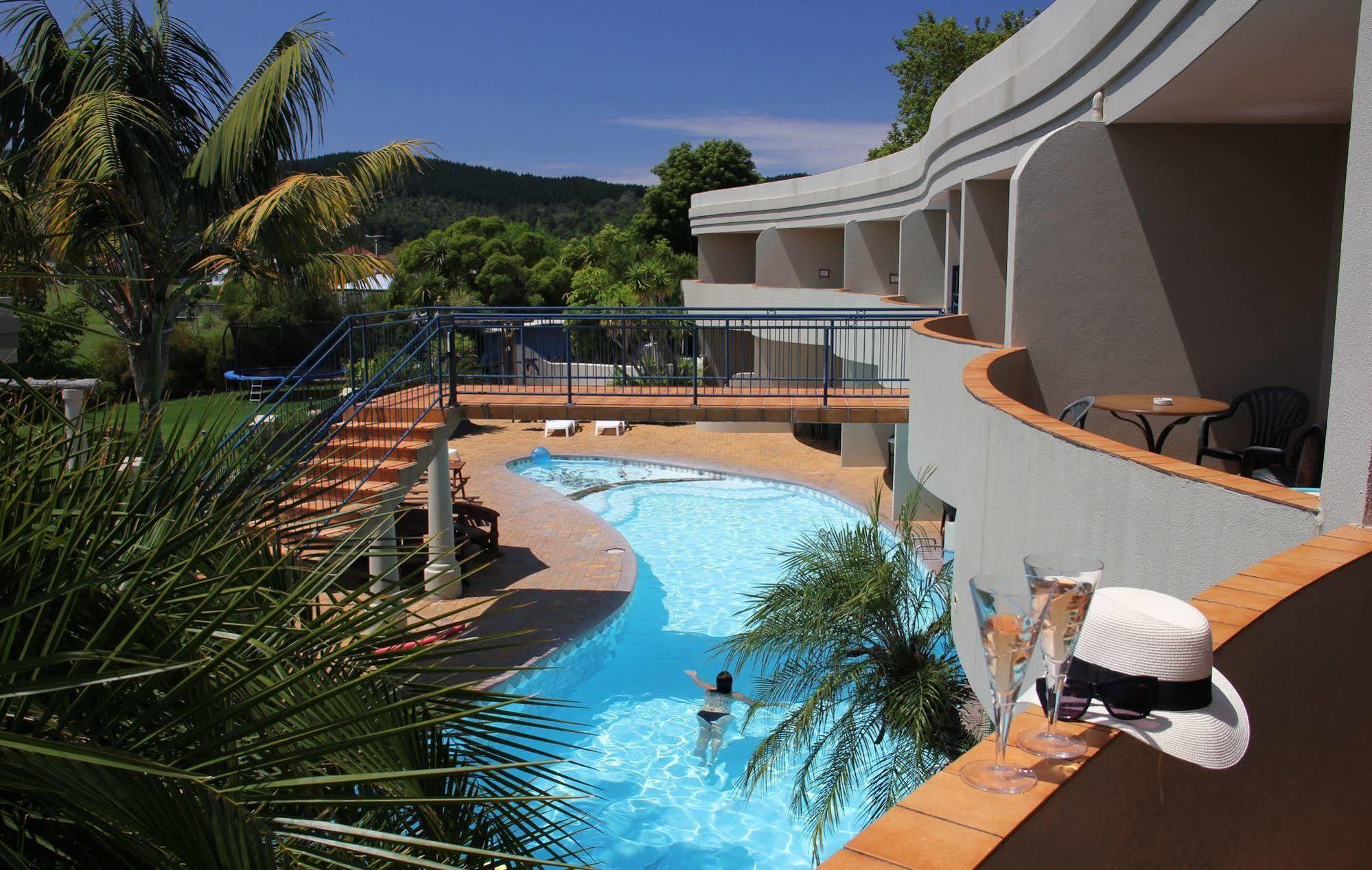 Breakers Motel Whangamata Exterior photo