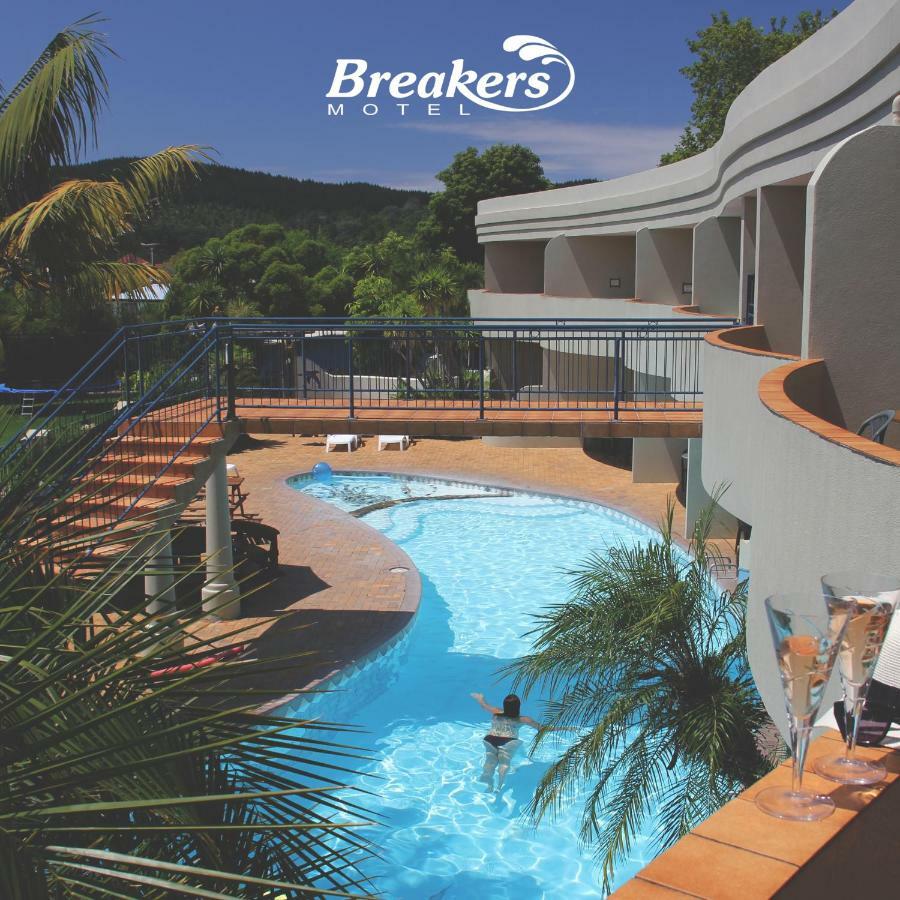 Breakers Motel Whangamata Exterior photo